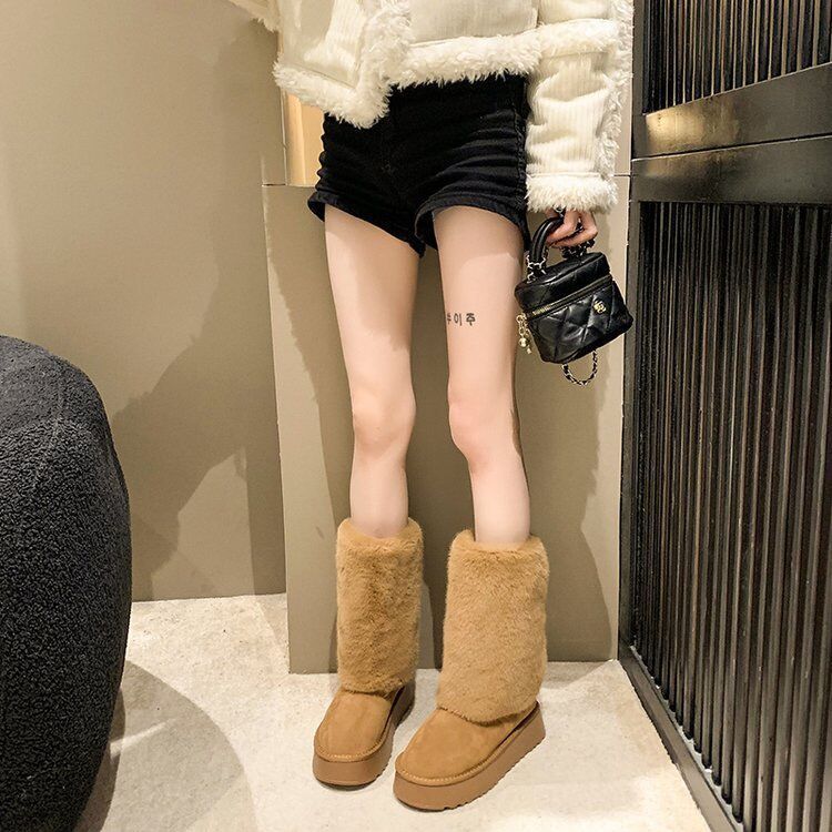 Plush Winter Platform Boots with Suede Finish and Cozy Faux Fur Upper